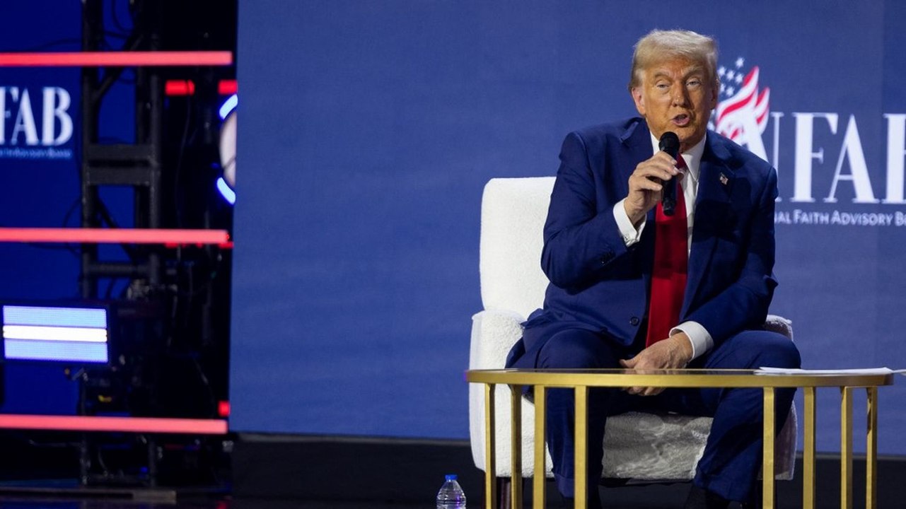 Donald Trump réagit aux accusations de nazisme lors d'un meeting américain