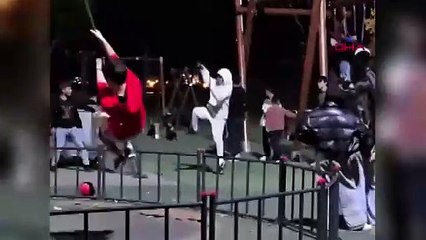 İstanbul- Avcılar'da parkta kamu malına zarar veren ve görevlilere saldıran 3 kişi yakalandı