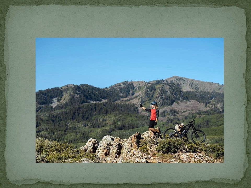 Hong Chong Yi - Journey: The Modern Thrills of Biking and Bouldering