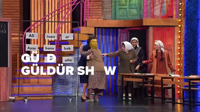 Güldür Güldür Show’un 29 Ekim Cumhuriyet Bayramı skeci izleyenleri ağlattı