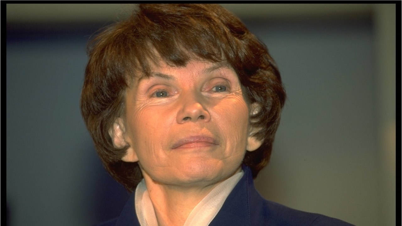 GALA VIDÉO - Danielle Mitterrand : pourquoi elle n’a pas été enterrée aux côtés de son mari l'ex-président