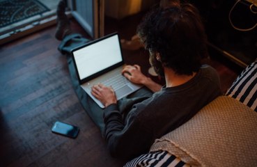 Mobile phone and laptop usage posture can lead to dementia