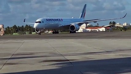 Salvador recebe primeiro voo de Paris com 350 passageiros; confira