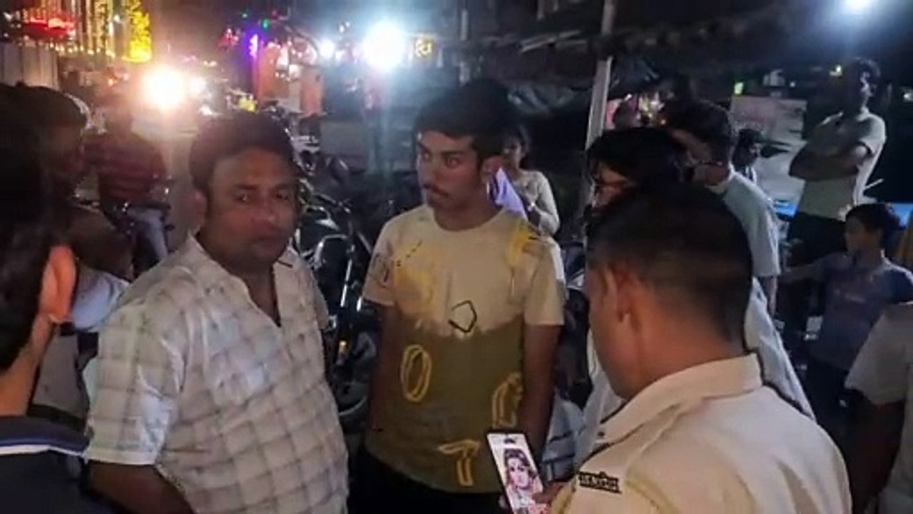भीलवाड़ा में स्कूटी से गिरा कर महिला का नगदी भरा पर्स लूटा