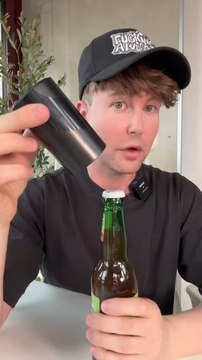 Ce décapsuleur ouvre la bouteille en une demi seconde ️ Le LlEN de ce produit est dans ma Bl0 (La Bl0graphie est le texte de présentation sur mon profil)/ P.UBLlClTE /