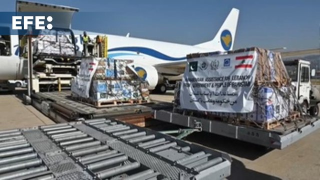 Beirut recibe un cargamento de ayuda humanitaria donado por Pakistán