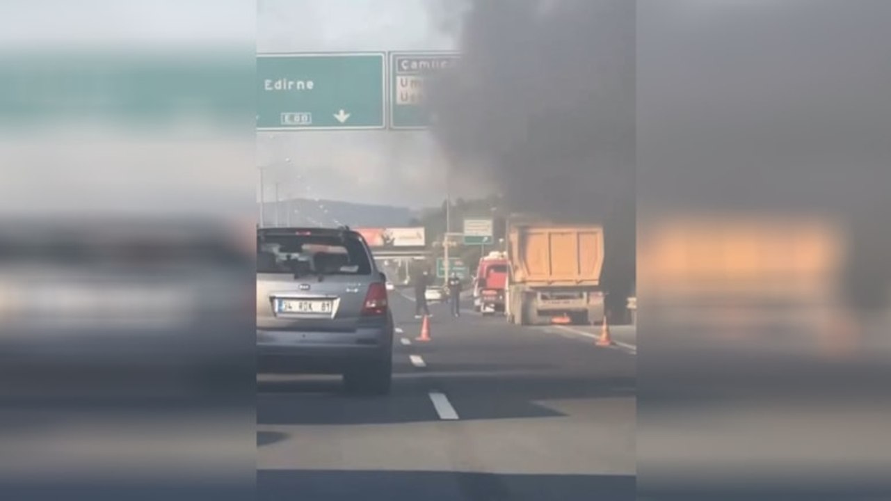 Ümraniye'de hafriyat kamyonu alev alev yandı