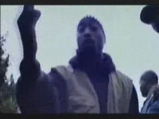 Tupac (2pac) entrain de rapper dans la rue!