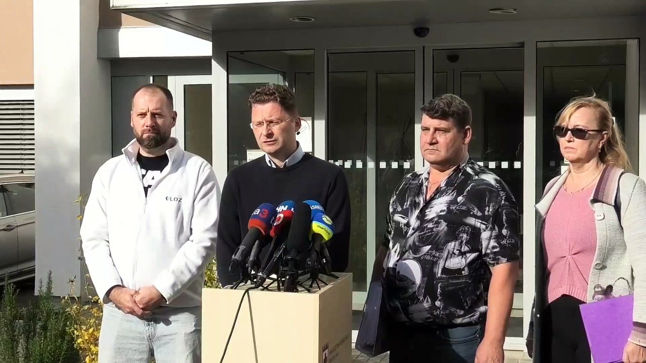 ZÁZNAM: LOZ: Lekári z nemocníc po celom Slovensku v utorok začali podávať výpovede