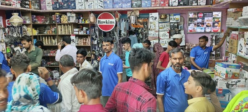 धनतेरस: खरीदारों से अटे बाजार, करोड़ों रुपए का हुआ कारोबार