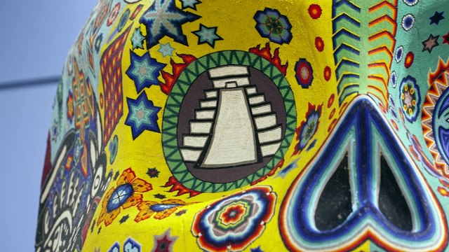 El aeropuerto de Madrid celebra el Día de Todos los Santos con la exposición Mexicráneos Europa