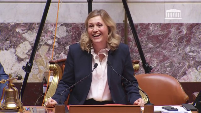 Le gouvernement n'a pas voulu être en photo avec nous : Yaël Braun-Pivet ironise sur l'absence des ministres lors de la séance photo de début de législature