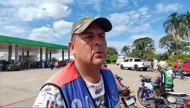 En Montero denuncian venta al raleo de gasolina a Bs 10 el litro y las filas en surtidores son extensas