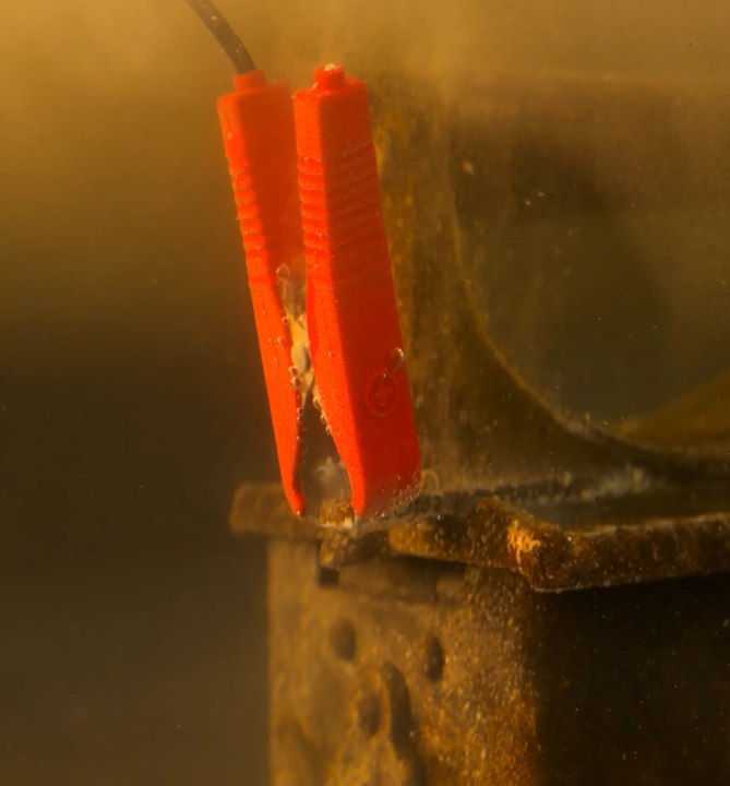 Voyez cette incroyable transformation : Un fer à charbon rouillé des années 1850 devient magnifique !