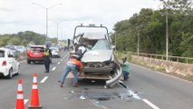 Triple colisión en La Chorrera: moto queda incrustada en parabrisas de auto