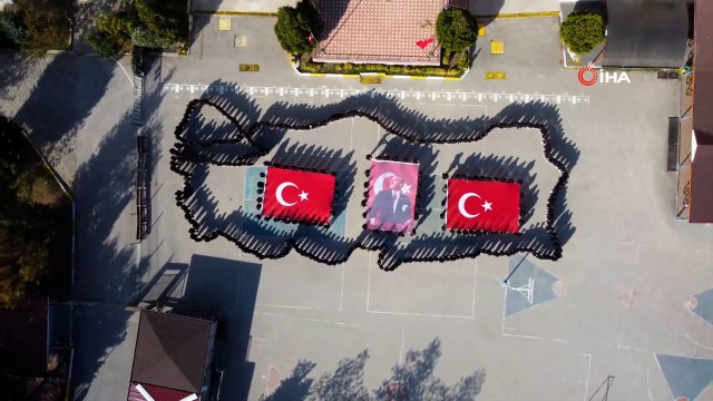 Yüzlerce öğrenci Cumhuriyet Bayramı için Türkiye haritası oluşturdu