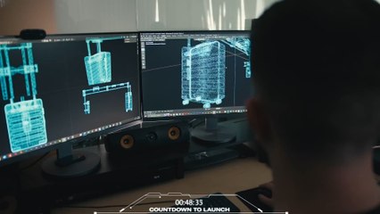 Tiran una maleta desde el espacio y piden que se estrelle contra una montaña: esto es lo que pasó después