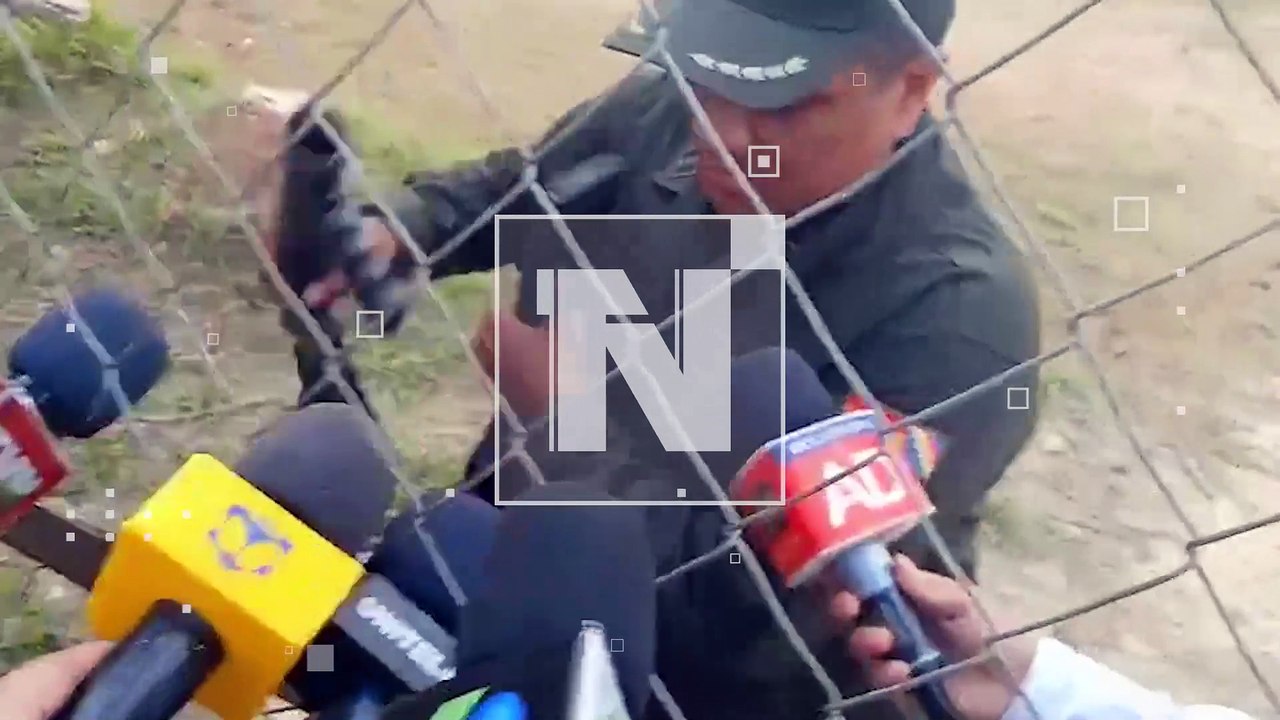 DEVUELVEN ARMAS A POLICÍAS