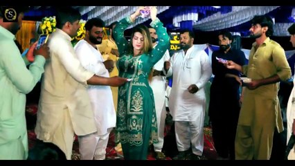 ABHI TOH PARTY SHURU HUI HAI (Remix) Super Hit, Urwa Khan Bollywood Song Dance Performance 2024