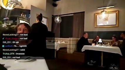 Un streamer invite une sans-abri au restaurant pendant un live et part sans payer... il se fait bannir de Kick