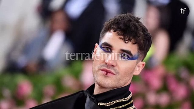 Cet acteur de Glee ose l'apparition en jupe, et fait réagir