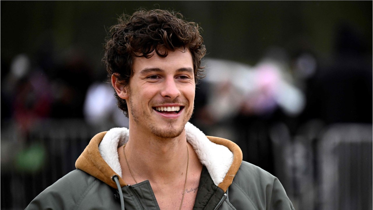 GALA VIDEO - En plein concert, Shawn Mendes répond aux rumeurs sur sa sexualité : “Depuis que je suis très jeune…”