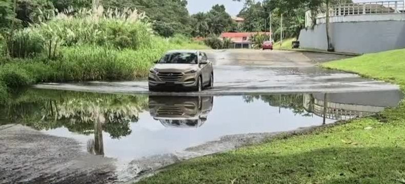 Denuncian malos olores por desbordamiento de aguas servidas en Colón