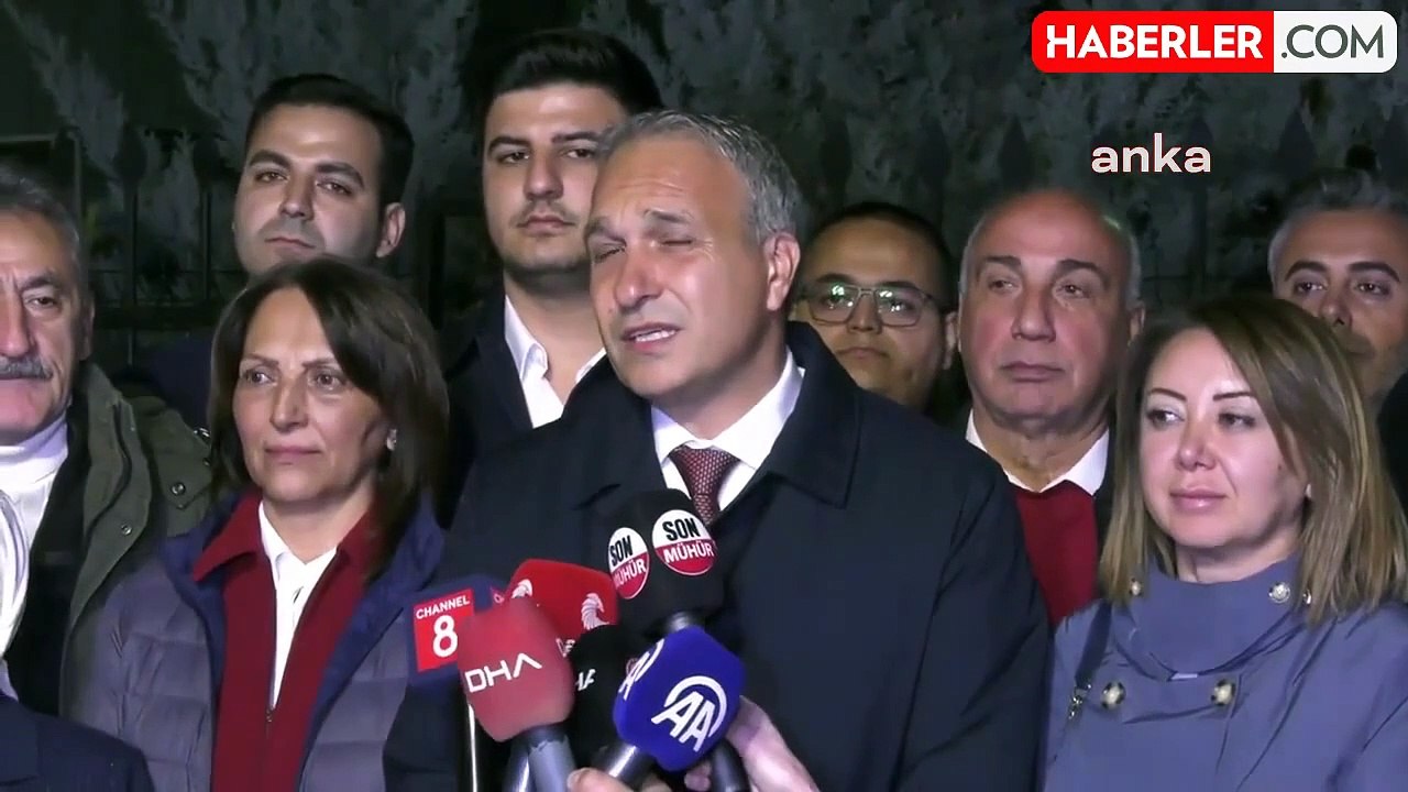 CHP'den Milli Eğitim Bakanlığı Önünde Oturma Eylemi... Özçağdaş,"Bakan Tekin Hakkında Görevi Kötüye Kullanmaktan Suç Duyurusunda Bulunacağız"