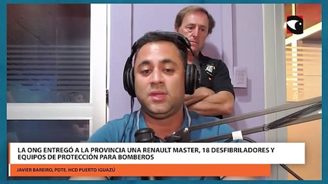 Bomberos y Médicos en Acción refuerza el equipamiento de cuarteles en Misiones con la entrega de una Renault Master, 18 desfibriladores y equipos de protección