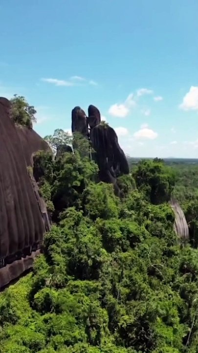 Monumento Natural Piedra de Curimacare.  #Amazonas #Venezuela