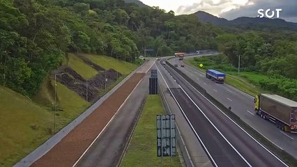 Caminhão com açúcar utiliza área de escape da BR-277 após falha nos freios