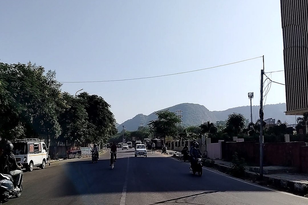 Mosam :  दीपोत्सव पर मौसम में घुली ठंडक, जयपुर में अलसुबह मौसम सर्द