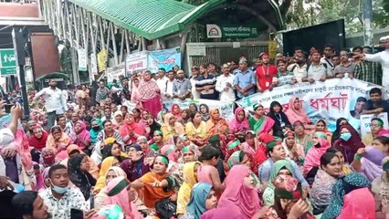 নকল নবীশগণ চাকুরি সরকারি করণের দাবিতে রাজপথে অবস্থান কর্মসূচি