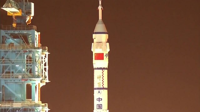 중국, 유인우주선 선저우 19호 발사...톈궁에서 임무 수행 / YTN