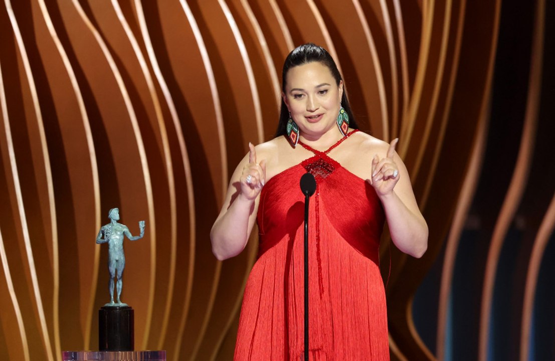 Bryan Cranston und Lily Gladstone im neuen Verschwörungsthriller ,Lone Wolf‘