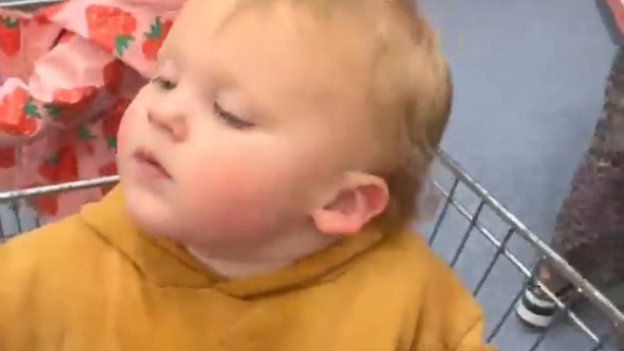 Girl wears creepy Halloween mask and scares little boy in store