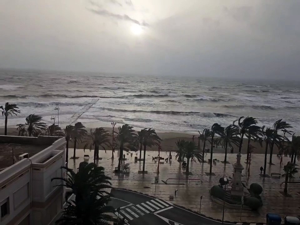 Imágenes Impactantes de la DANA Arrasando Vinaroz y Castellón: Inundaciones y Destrucción en Castilla-La Mancha y Valencia