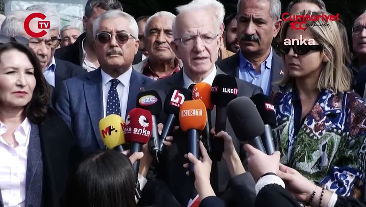 İstanbul Baro Başkanı İbrahim Kaboğlu, İstanbul Vatan Emniyet Müdürlüğü önünde açıklama yaptı