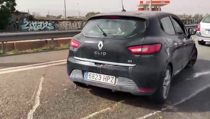 Vehicles abandonats a la V30