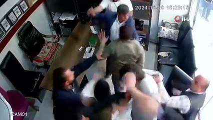 Muhtardan esnafa ''borç'' dayağı: Saldırı anı kamerada