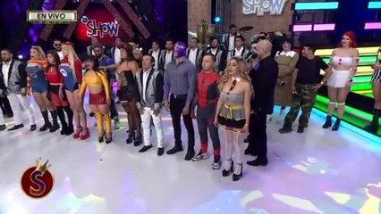 John Milton hace de las suyas con el elenco