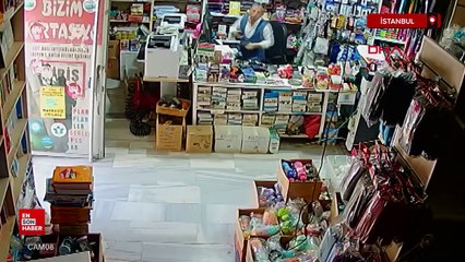 Avcılar'da 2 çocuk kırtasiyeye torpil attı