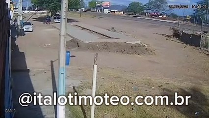 Homem é atropelado por própria carreta