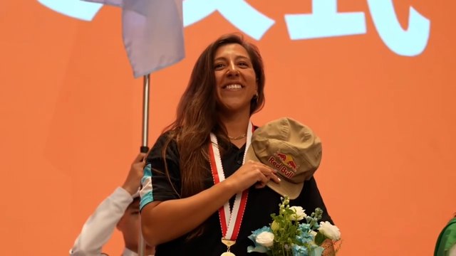 Eugenia de Armas recibe la medalla de oro en el Mundial de Wakeboard 2024