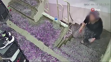 Gürültü yaptıkları iddiasıyla komşunun kapısını çöplüğe çevirdi, 2 yılda 400'den fazla polis geldi