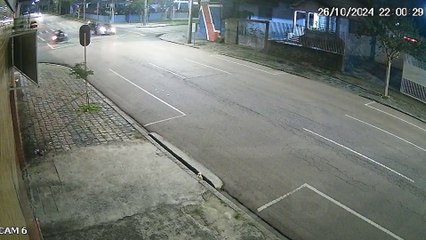 Motorista foge após provocar acidente no Parolin