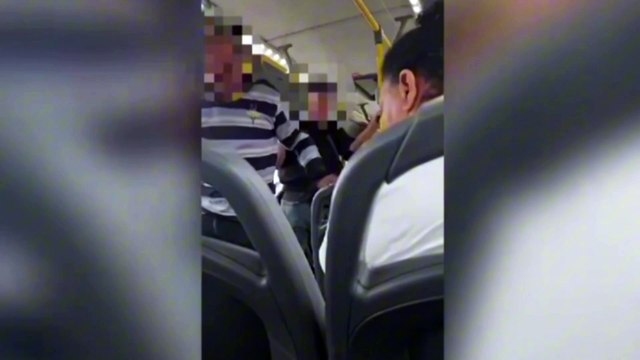 Idoso é agredido com socos em briga dentro de ónibus em São Paulo