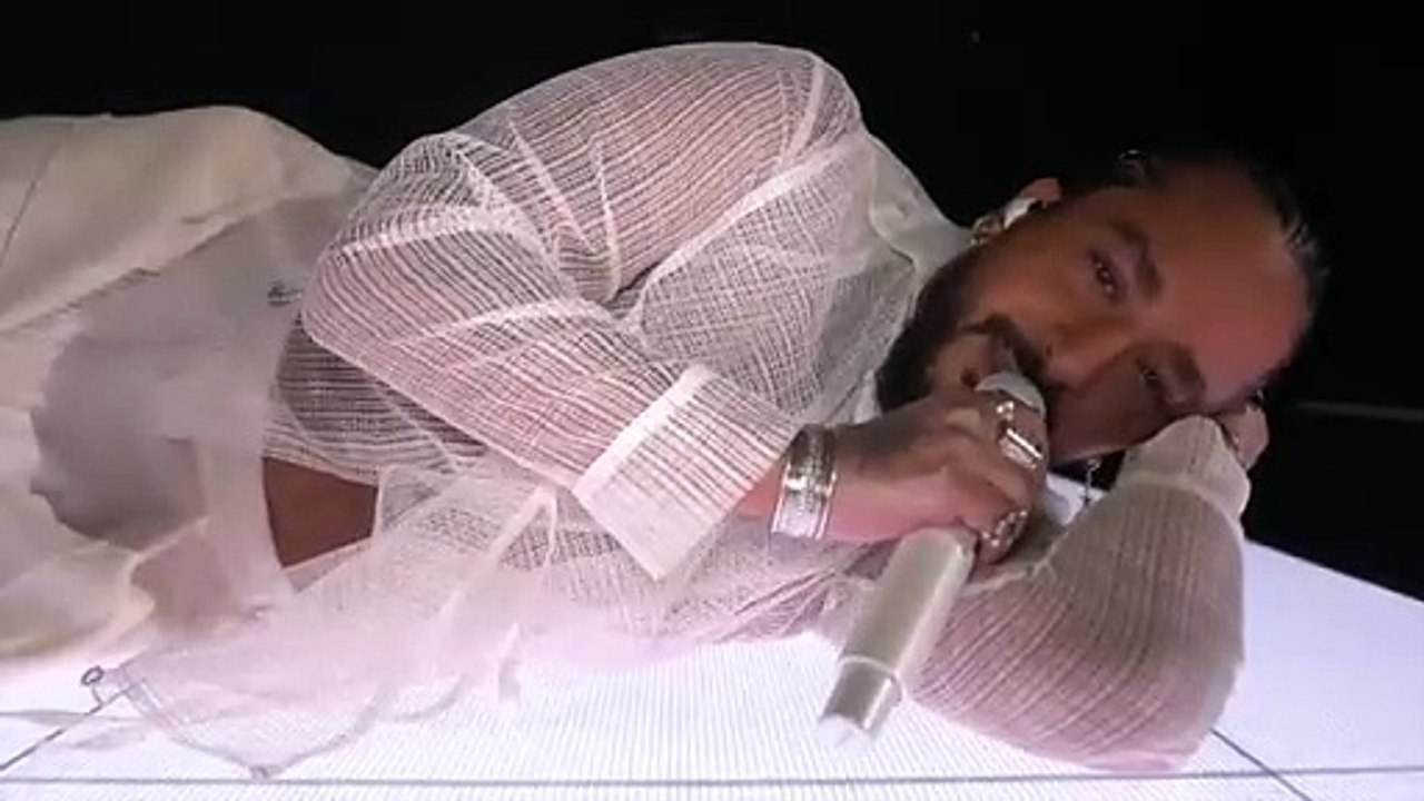 Slimane interprète "Mon amour" à l'Eurovision le 11 mai 2024 sur France 2.