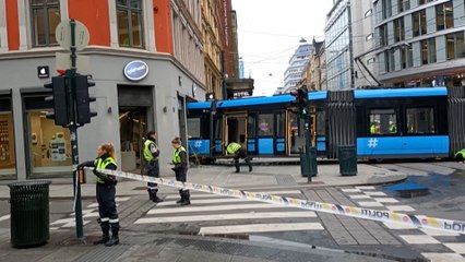 Un tram déraille et fonce dans un immeuble en Norvège