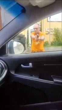 Policiais civil e militar fazem confusão na porta de delegacia após denúncia de violência doméstica